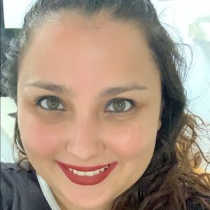 Meet your Posher, Cassandra